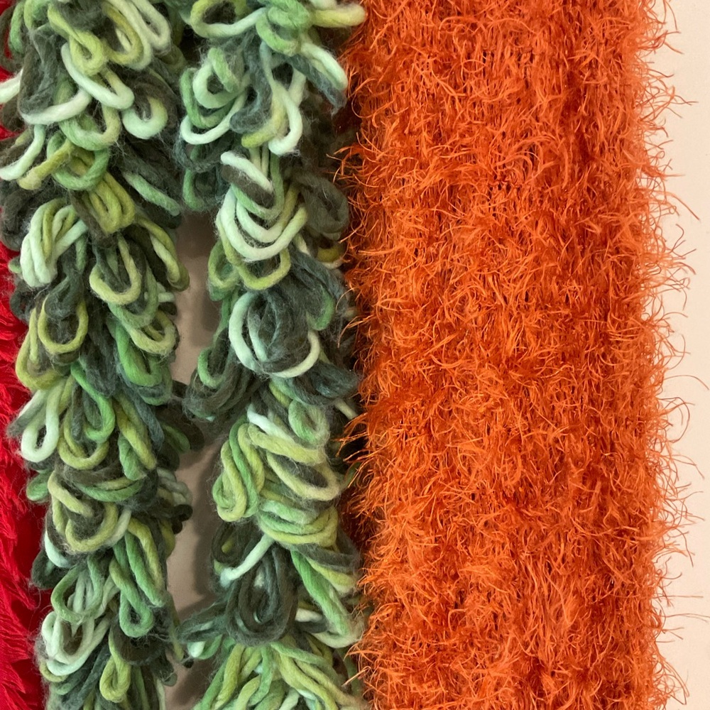 Lot of three scarves, red, orange and green. See measurements in photos. - Picture 4 of 9